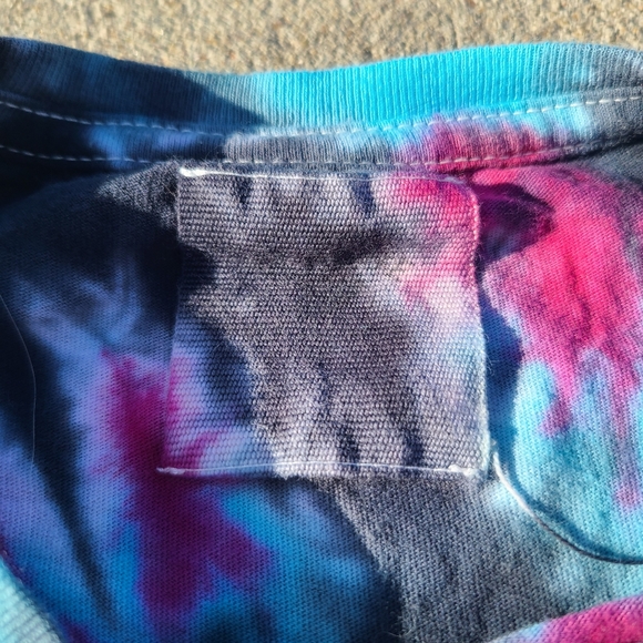 Hand dyed thrifted crop top - Picture 3 of 4